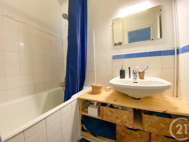 Appartement F2 à louer - 2 pièces - 40.39 m2 - PARIS - 75015 - ILE-DE-FRANCE - Century 21 Via Conseil 16Ème Appartement F2 à louer - 2 pièces - 40.39 m2 - PARIS - 75015 - ILE-DE-FRANCE - Century 21 Via Conseil 16Ème