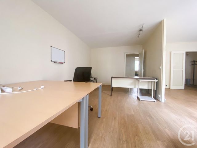 Appartement Local à louer - 4 pièces - 80.0 m2 - PARIS - 75016 - ILE-DE-FRANCE - Century 21 Via Conseil 16Ème