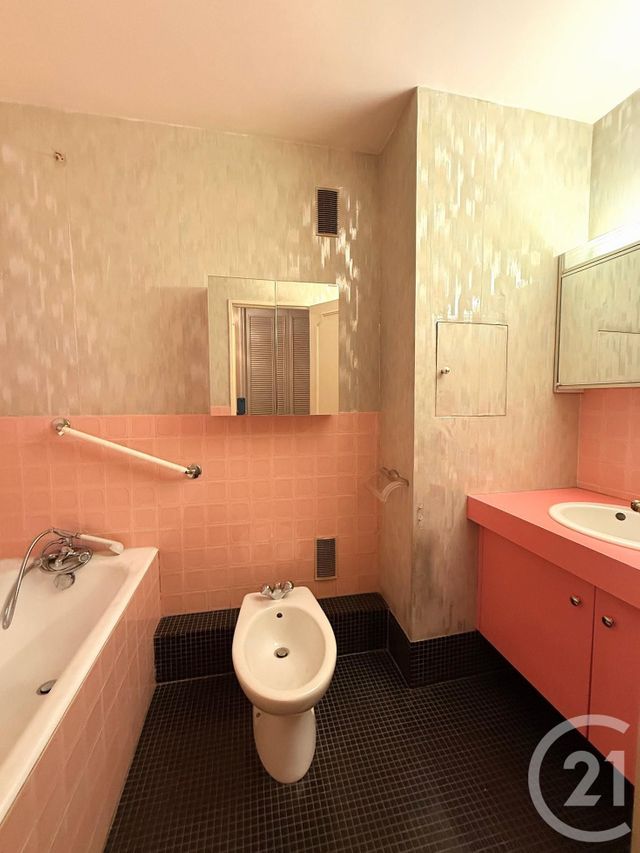 Appartement F5 à vendre - 5 pièces - 116.71 m2 - PARIS - 75016 - ILE-DE-FRANCE - Century 21 Via Conseil 16Ème