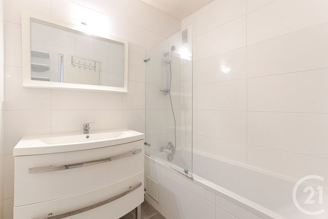 Appartement F2 à vendre - 2 pièces - 69.0 m2 - PARIS - 75016 - ILE-DE-FRANCE - Century 21 Via Conseil 16Ème
