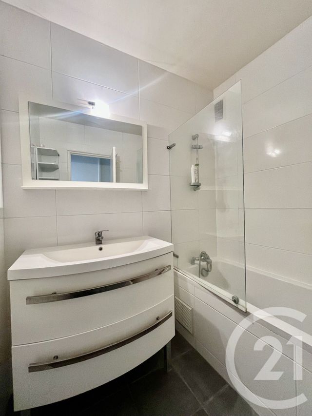 Appartement F2 à vendre - 2 pièces - 69.0 m2 - PARIS - 75016 - ILE-DE-FRANCE - Century 21 Via Conseil 16Ème