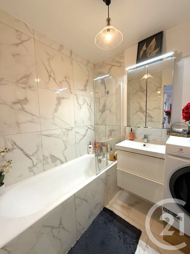 Appartement F2 à vendre - 2 pièces - 50.05 m2 - PARIS - 75016 - ILE-DE-FRANCE - Century 21 Via Conseil 16Ème