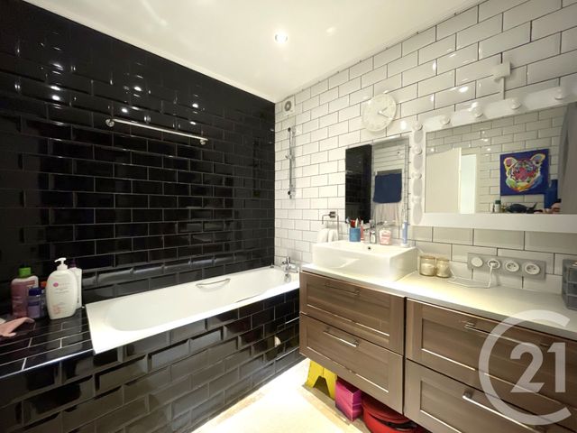 Appartement F4 à vendre - 4 pièces - 97.0 m2 - PARIS - 75016 - ILE-DE-FRANCE - Century 21 Via Conseil 16Ème