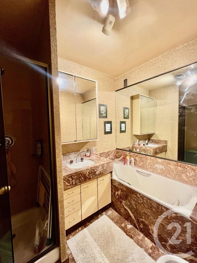 Afficher la photo en grand Appartement à vendre - 2 pièces - 62.0 m2 - PARIS - 75016 - ILE-DE-FRANCE - Century 21 Via Conseil 16Ème