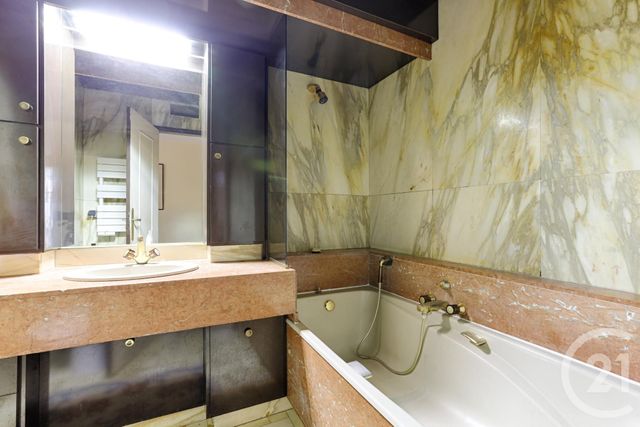 Appartement à vendre - 5 pièces - 146.0 m2 - PARIS - 75016 - ILE-DE-FRANCE - Century 21 Via Conseil 16Ème