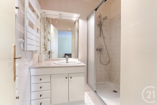 Appartement à vendre - 5 pièces - 146.0 m2 - PARIS - 75016 - ILE-DE-FRANCE - Century 21 Via Conseil 16Ème