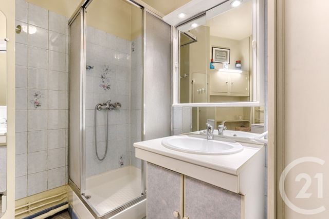 Appartement F6 à vendre - 6 pièces - 121.86 m2 - PARIS - 75016 - ILE-DE-FRANCE - Century 21 Via Conseil 16Ème
