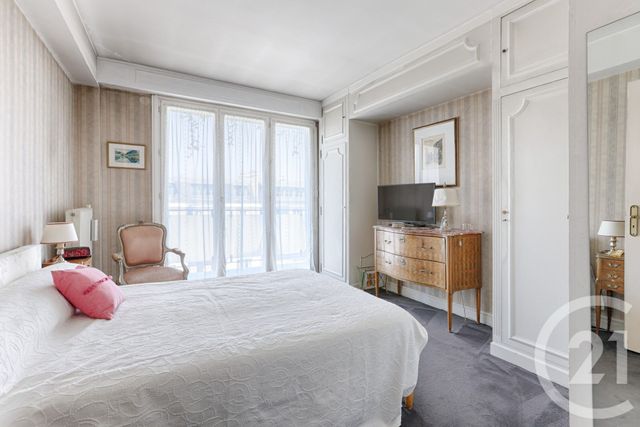 Appartement F6 à vendre - 6 pièces - 121.86 m2 - PARIS - 75016 - ILE-DE-FRANCE - Century 21 Via Conseil 16Ème