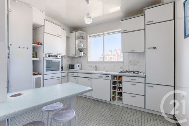 Appartement F6 à vendre - 6 pièces - 121.86 m2 - PARIS - 75016 - ILE-DE-FRANCE - Century 21 Via Conseil 16Ème