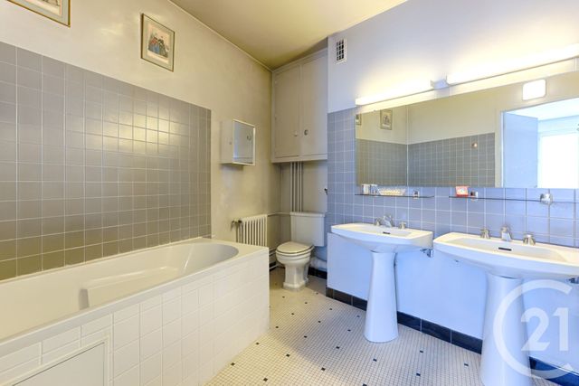 Appartement F6 à vendre - 6 pièces - 121.86 m2 - PARIS - 75016 - ILE-DE-FRANCE - Century 21 Via Conseil 16Ème