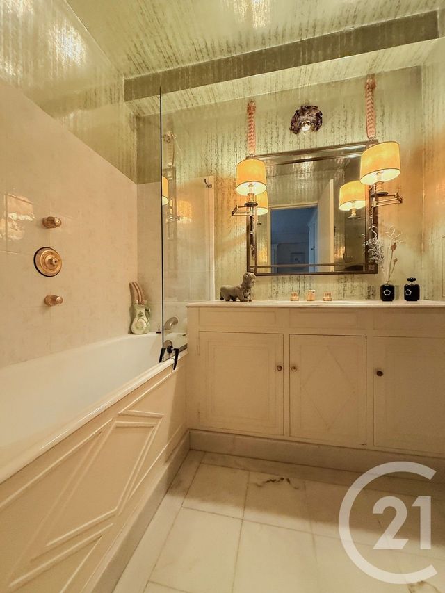 Appartement F5 à vendre - 5 pièces - 140.3 m2 - PARIS - 75016 - ILE-DE-FRANCE - Century 21 Via Conseil 16Ème