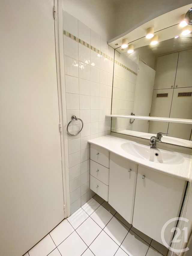 Appartement F2 à louer - 2 pièces - 57.65 m2 - PARIS - 75016 - ILE-DE-FRANCE - Century 21 Via Conseil 16Ème