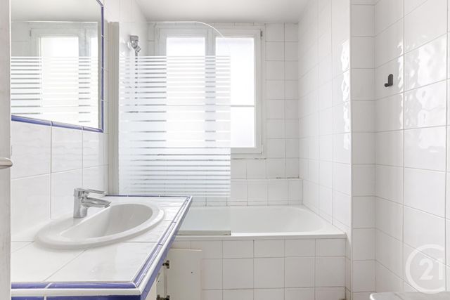 Appartement à vendre - 3 pièces - 65.0 m2 - PARIS - 75016 - ILE-DE-FRANCE - Century 21 Via Conseil 16Ème