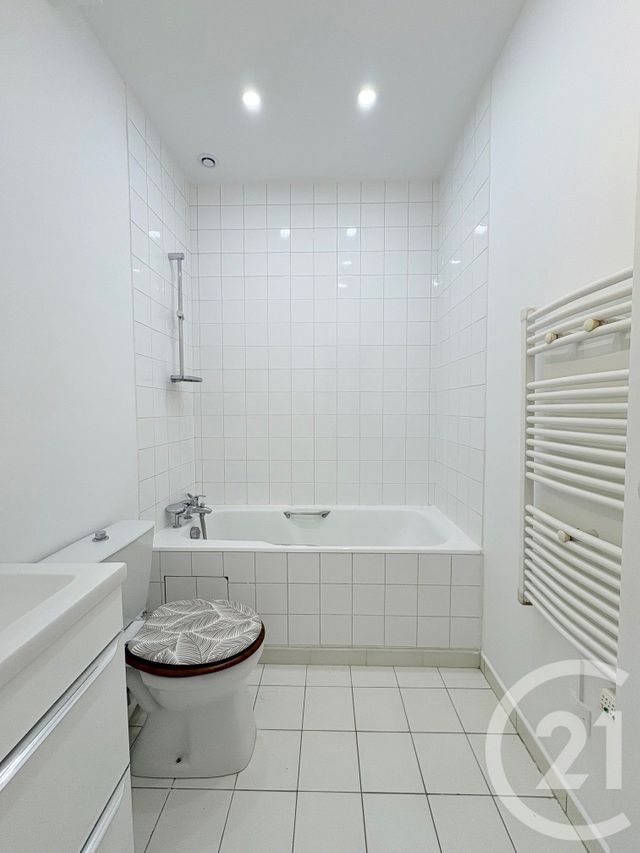 Appartement F2 à louer - 2 pièces - 38.22 m2 - PARIS - 75016 - ILE-DE-FRANCE - Century 21 Via Conseil 16Ème