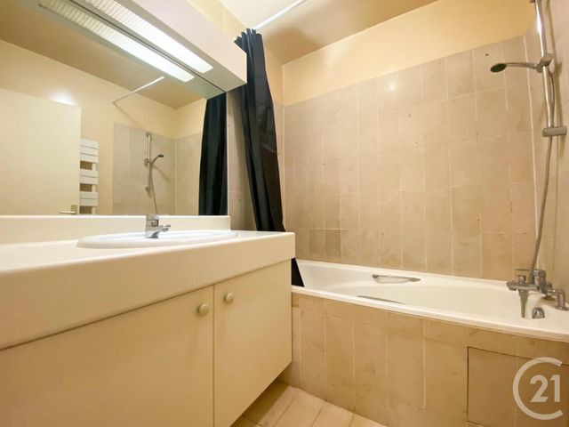 Appartement F2 à louer - 2 pièces - 48.21 m2 - PARIS - 75016 - ILE-DE-FRANCE - Century 21 Via Conseil 16Ème