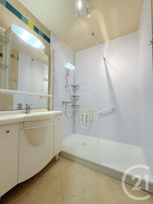 Appartement F3 à vendre - 3 pièces - 72.0 m2 - PARIS - 75016 - ILE-DE-FRANCE - Century 21 Via Conseil 16Ème