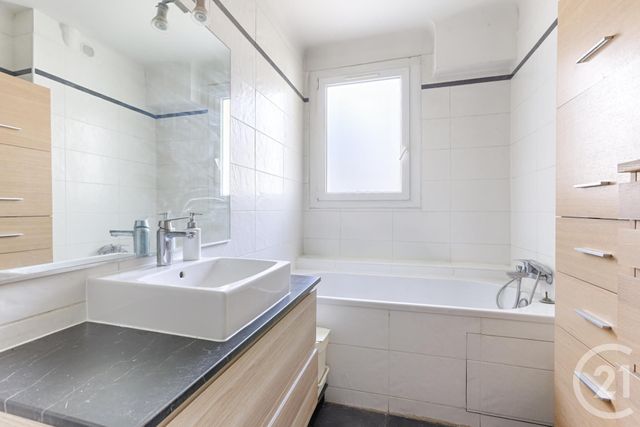 Appartement à vendre - 3 pièces - 69.0 m2 - PARIS - 75016 - ILE-DE-FRANCE - Century 21 Via Conseil 16Ème