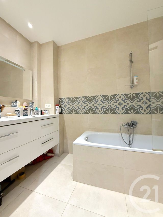 Appartement F5 à vendre - 6 pièces - 130.23 m2 - PARIS - 75016 - ILE-DE-FRANCE - Century 21 Via Conseil 16Ème
