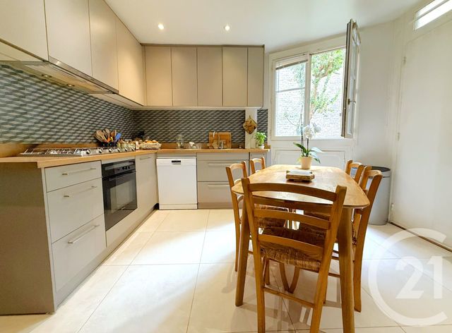 Appartement F5 à vendre - 6 pièces - 130.23 m2 - PARIS - 75016 - ILE-DE-FRANCE - Century 21 Via Conseil 16Ème