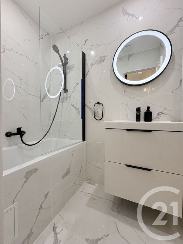 Appartement F3 à louer - 3 pièces - 63.0 m2 - PARIS - 75016 - ILE-DE-FRANCE - Century 21 Via Conseil 16Ème