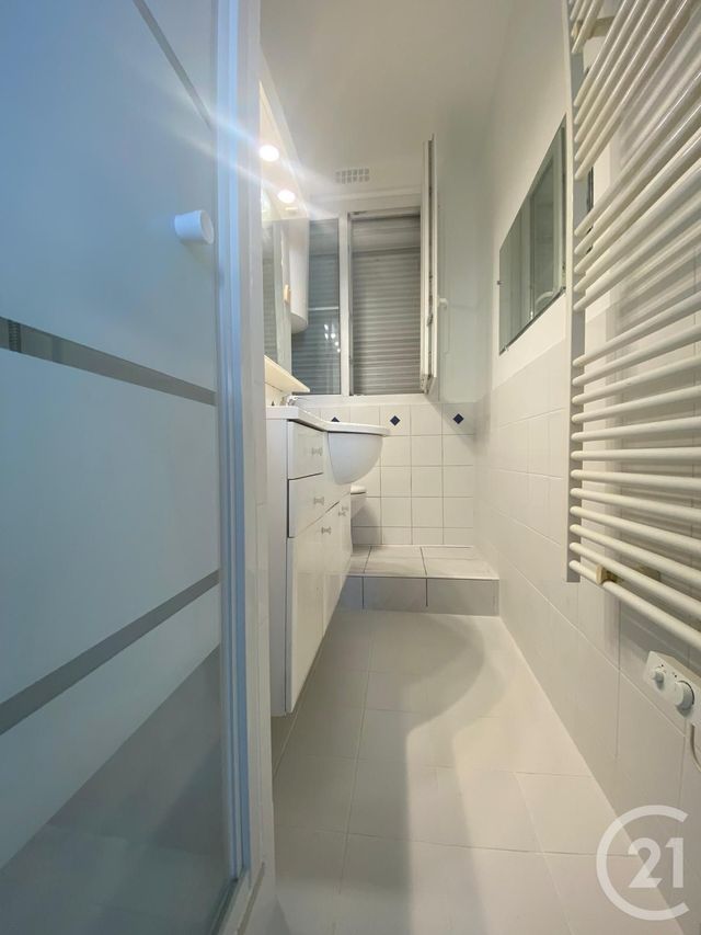 Appartement F2 à louer - 2 pièces - 35.64 m2 - PARIS - 75016 - ILE-DE-FRANCE - Century 21 Via Conseil 16Ème