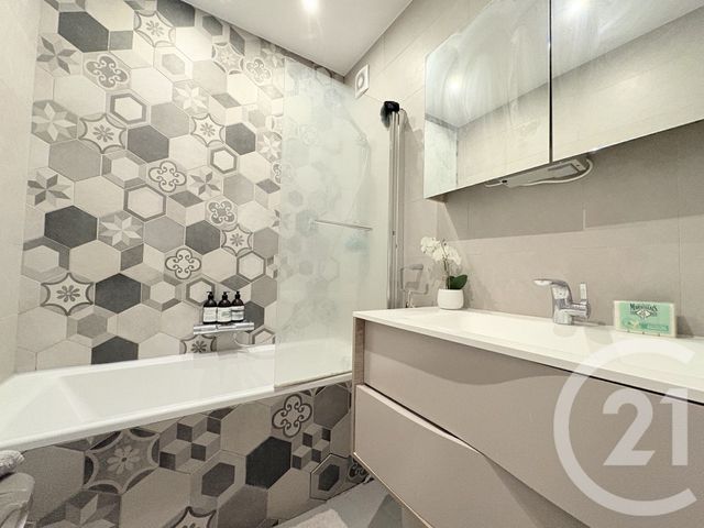 Appartement F4 à louer - 4 pièces - 92.27 m2 - PARIS - 75016 - ILE-DE-FRANCE - Century 21 Via Conseil 16Ème