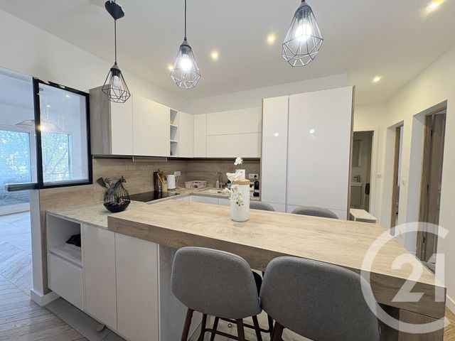 Appartement F4 à louer - 4 pièces - 92.27 m2 - PARIS - 75016 - ILE-DE-FRANCE - Century 21 Via Conseil 16Ème