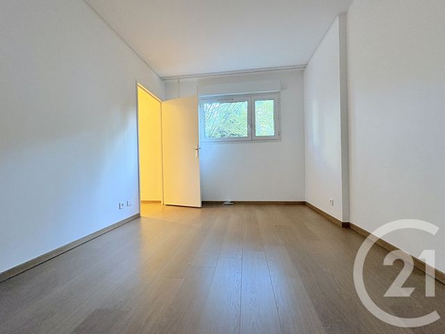 Appartement F3 à louer - 3 pièces - 81.84 m2 - COURBEVOIE - 92 - ILE-DE-FRANCE - Century 21 Via Conseil 16Ème
