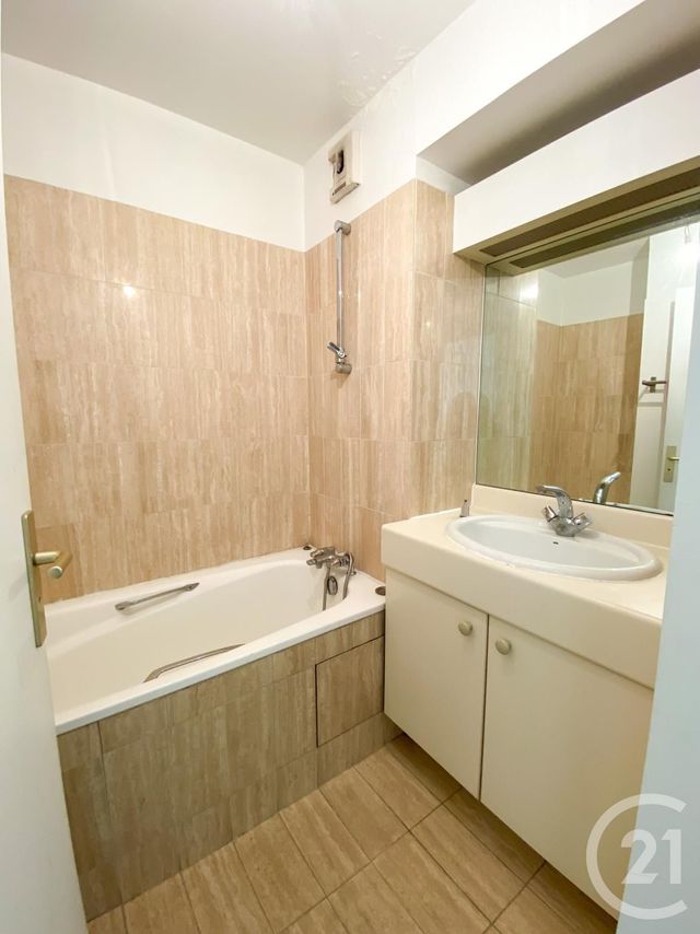 Afficher la photo en grand Appartement F2 à vendre - 2 pièces - 48.0 m2 - PARIS - 75016 - ILE-DE-FRANCE - Century 21 Via Conseil 16Ème