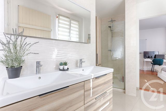 Appartement à vendre - 5 pièces - 111.0 m2 - BOULOGNE BILLANCOURT - 92 - ILE-DE-FRANCE - Century 21 Via Conseil 16Ème