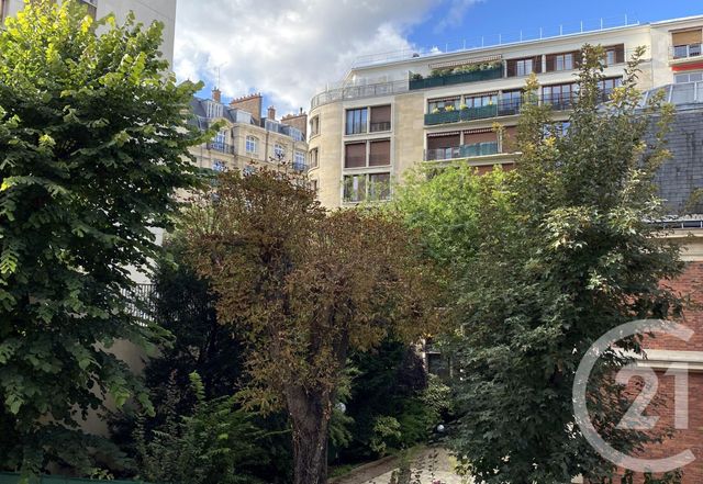 Studio à vendre - 1 pièce - 44.0 m2 - PARIS - 75016 - ILE-DE-FRANCE - Century 21 Via Conseil 16Ème